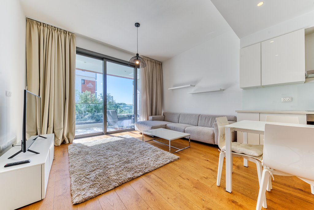 The rent price is €2400 per month + common expenses + 2 security deposits. Utilities such as water, electricity, annual refuse collection and internet are payable extra by the Tenant. (Ref: 2467) - photo 1