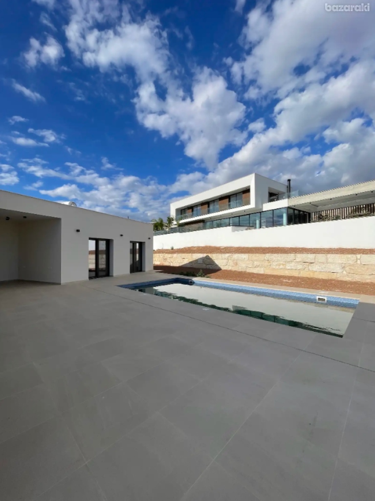 3-Bedroom Detached House (Ref: 2432) - photo 4