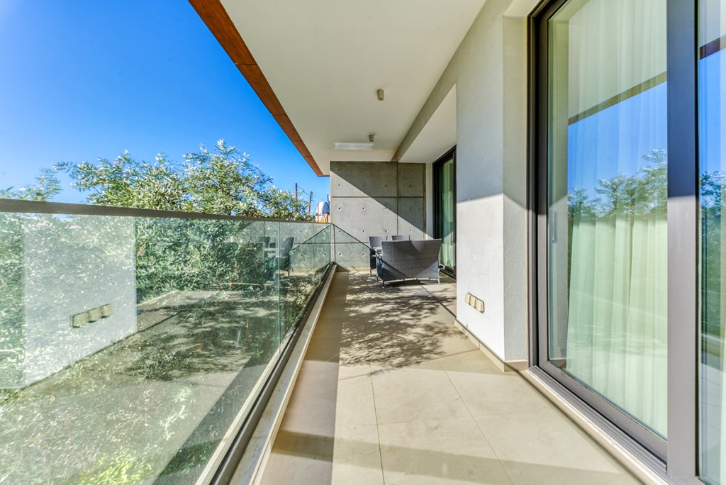 The rent price is €2400 per month + common expenses + 2 security deposits. Utilities such as water, electricity, annual refuse collection and internet are payable extra by the Tenant. (Ref: 2467) - photo 6