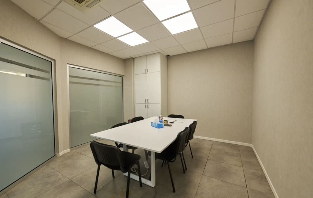 Offices with huge parking area (Ref: 2939) - photo 2