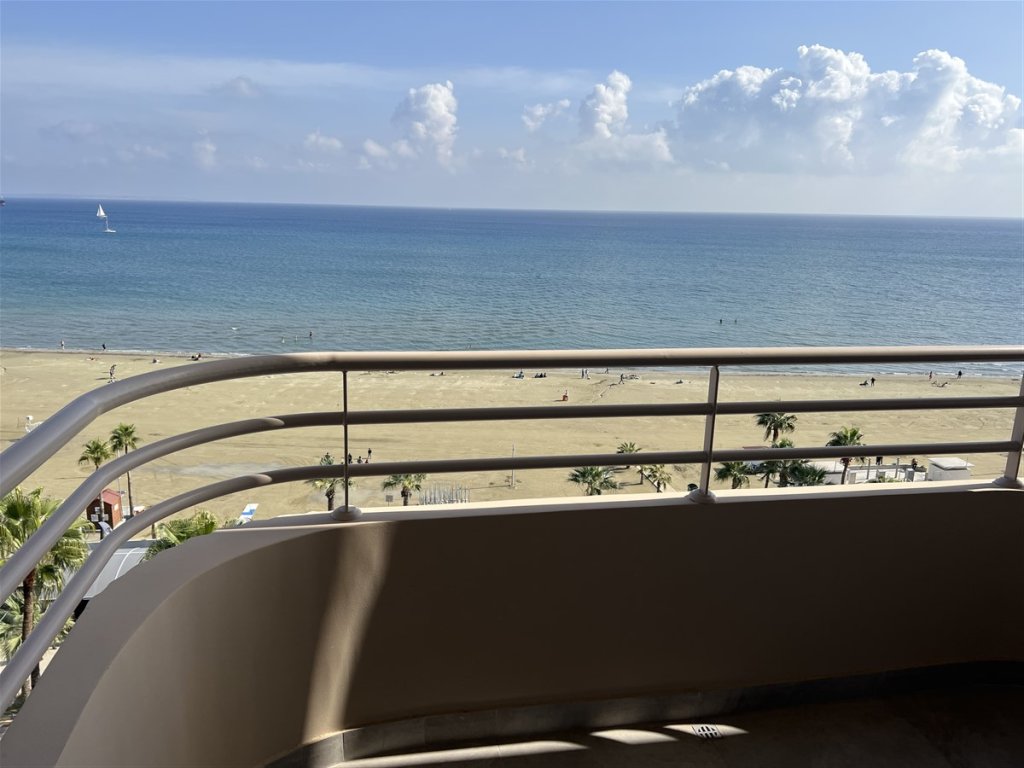 Beachfront 2-Bedroom Apartment (Ref: 1306) - photo 3
