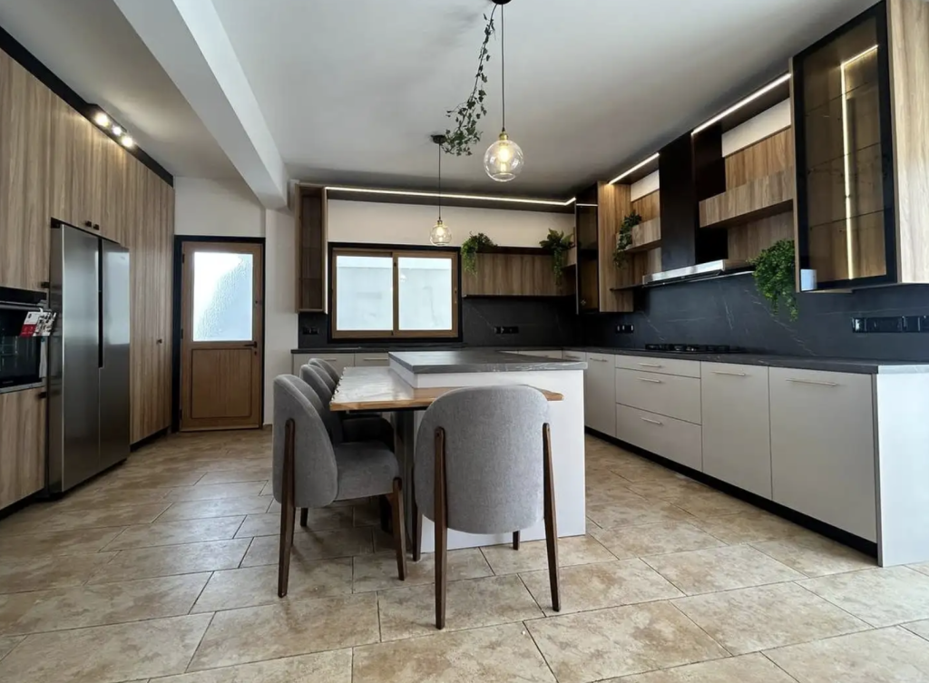 4-bedroom semi-detached (Ref: 4038) - photo 1