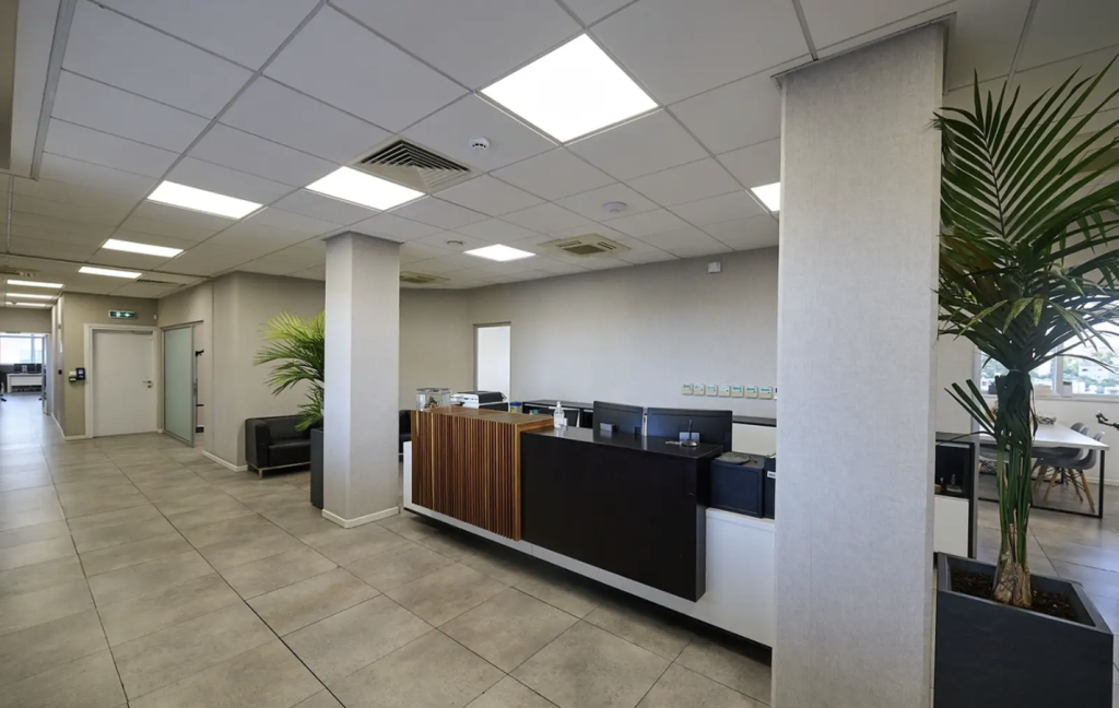 Offices with huge parking area (Ref: 2939) - photo 8