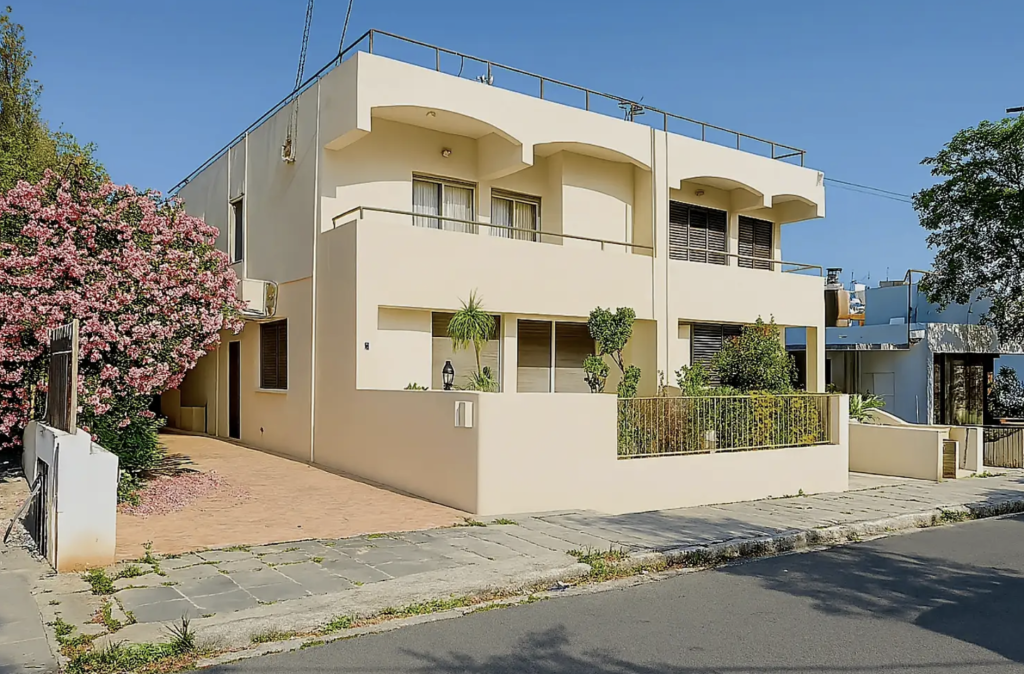 4 bedrooms maisonette + 2 apartment 3 bedrooms (Ref: 3868) - photo 2