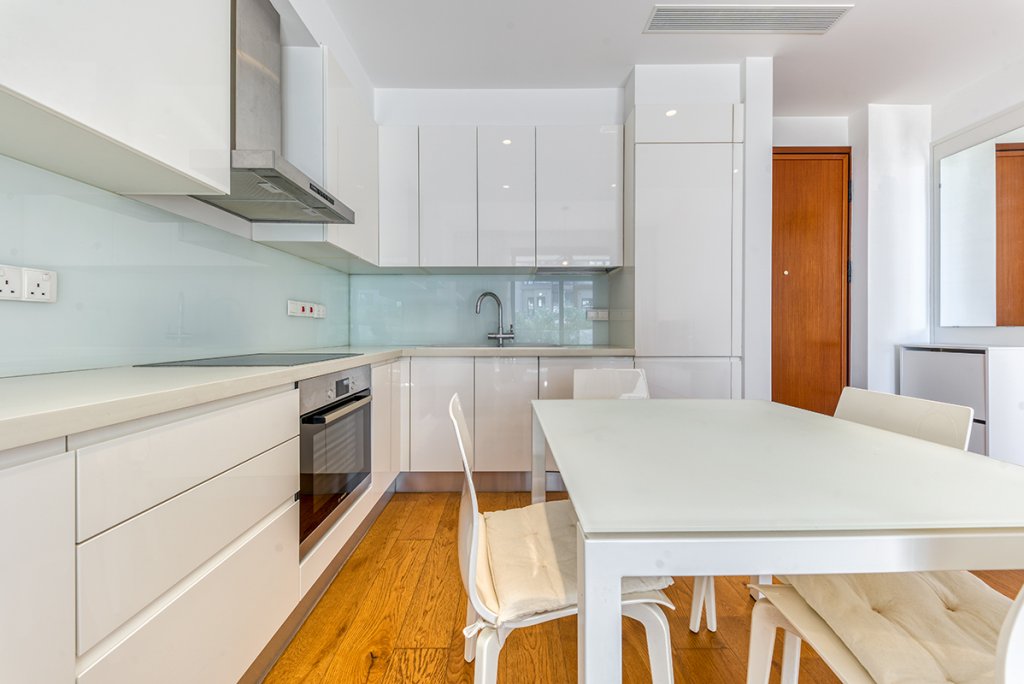 The rent price is €2400 per month + common expenses + 2 security deposits. Utilities such as water, electricity, annual refuse collection and internet are payable extra by the Tenant. (Ref: 2467) - photo 4