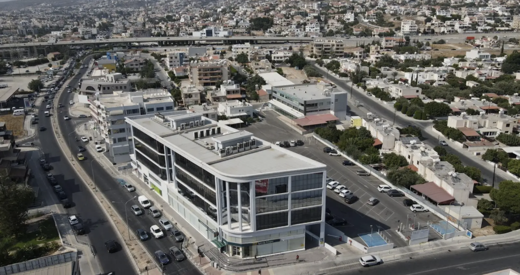 Offices with huge parking area (Ref: 2939) - photo 1
