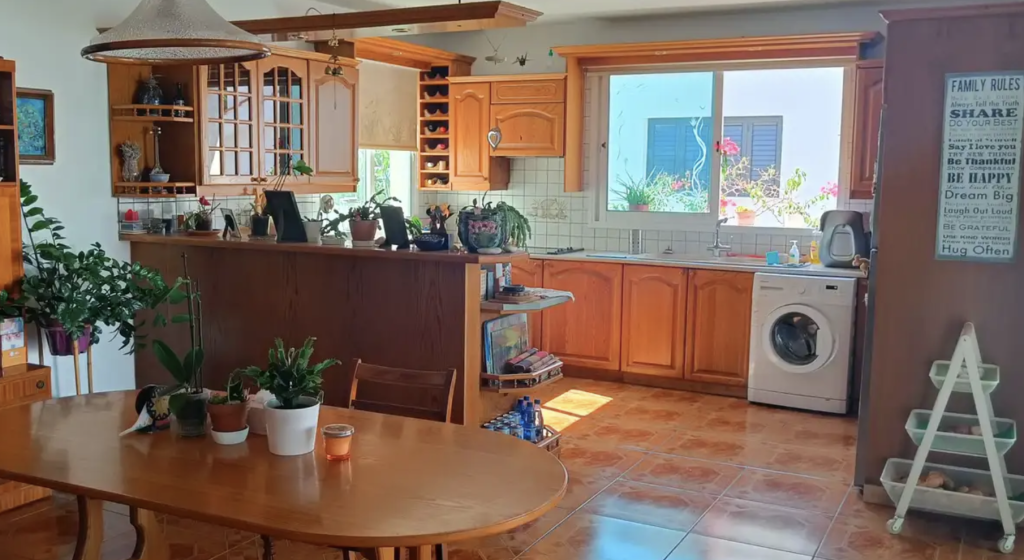 6-bedroom detached house (Ref: 3763) - photo 3