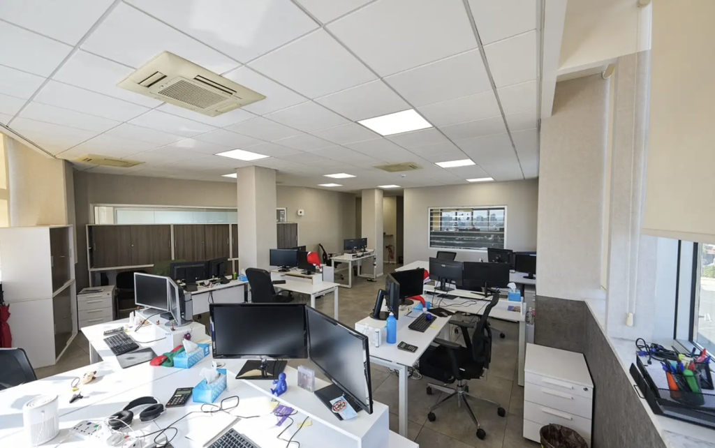 Offices with huge parking area (Ref: 2939) - photo 4