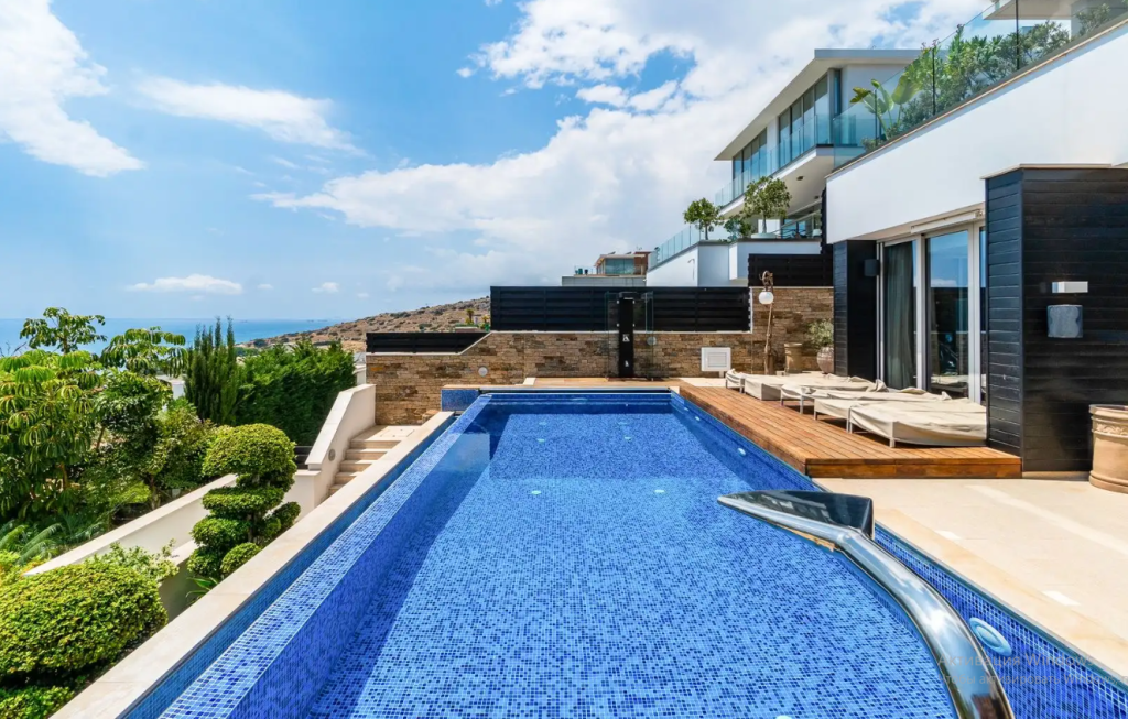 5-Bedroom Detached House (Ref: 2466) - photo 9