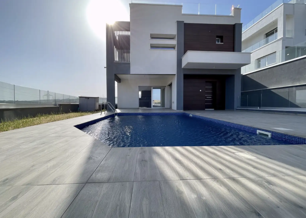 3 bedroom villa (Ref: 3621) - photo 2