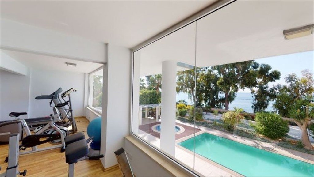 4 Bedroom Beachfront Property (Ref: 1313) - photo 3