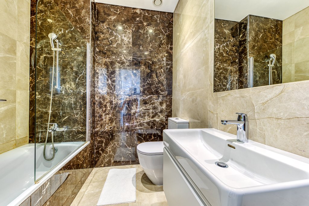 The rent price is €2400 per month + common expenses + 2 security deposits. Utilities such as water, electricity, annual refuse collection and internet are payable extra by the Tenant. (Ref: 2467) - photo 9
