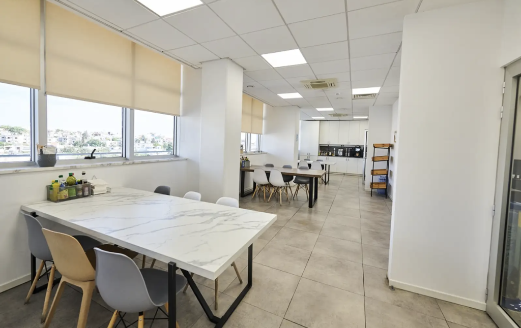 Offices with huge parking area (Ref: 2939) - photo 5
