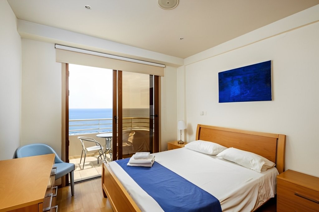 Beachfront 2-Bedroom Apartment (Ref: 1306) - photo 4