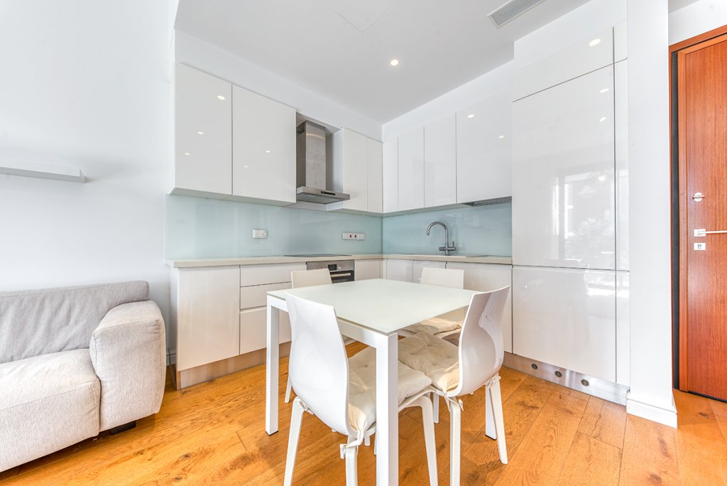 The rent price is €2400 per month + common expenses + 2 security deposits. Utilities such as water, electricity, annual refuse collection and internet are payable extra by the Tenant. (Ref: 2467) - photo 3
