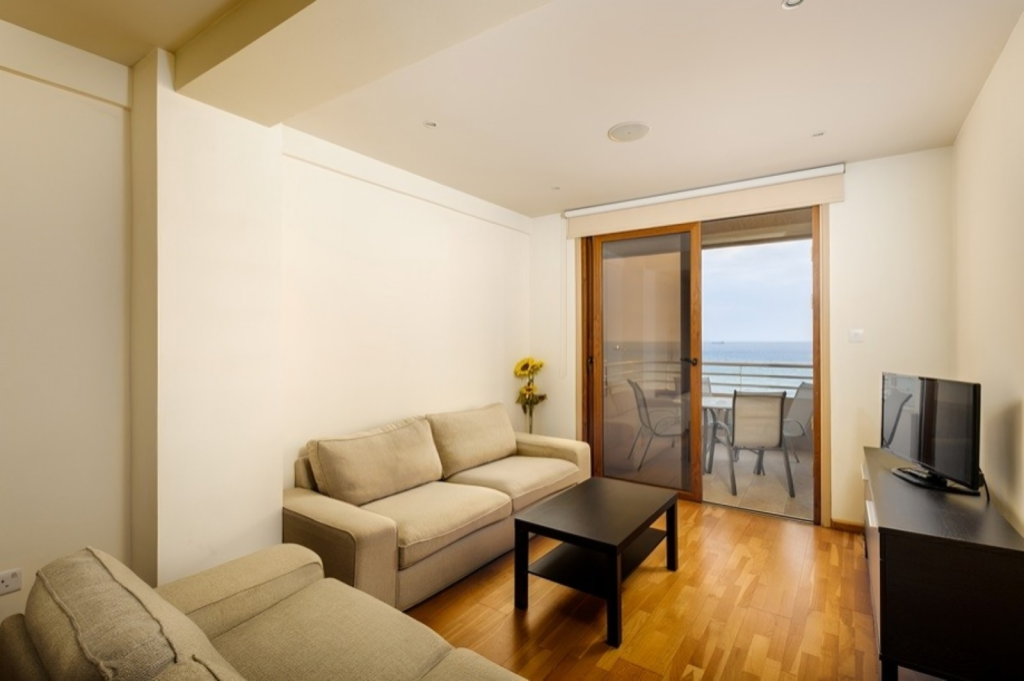 Beachfront 2-Bedroom Apartment (Ref: 1306) - photo 5